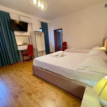 Hotel Globo Durres Exterior photo
