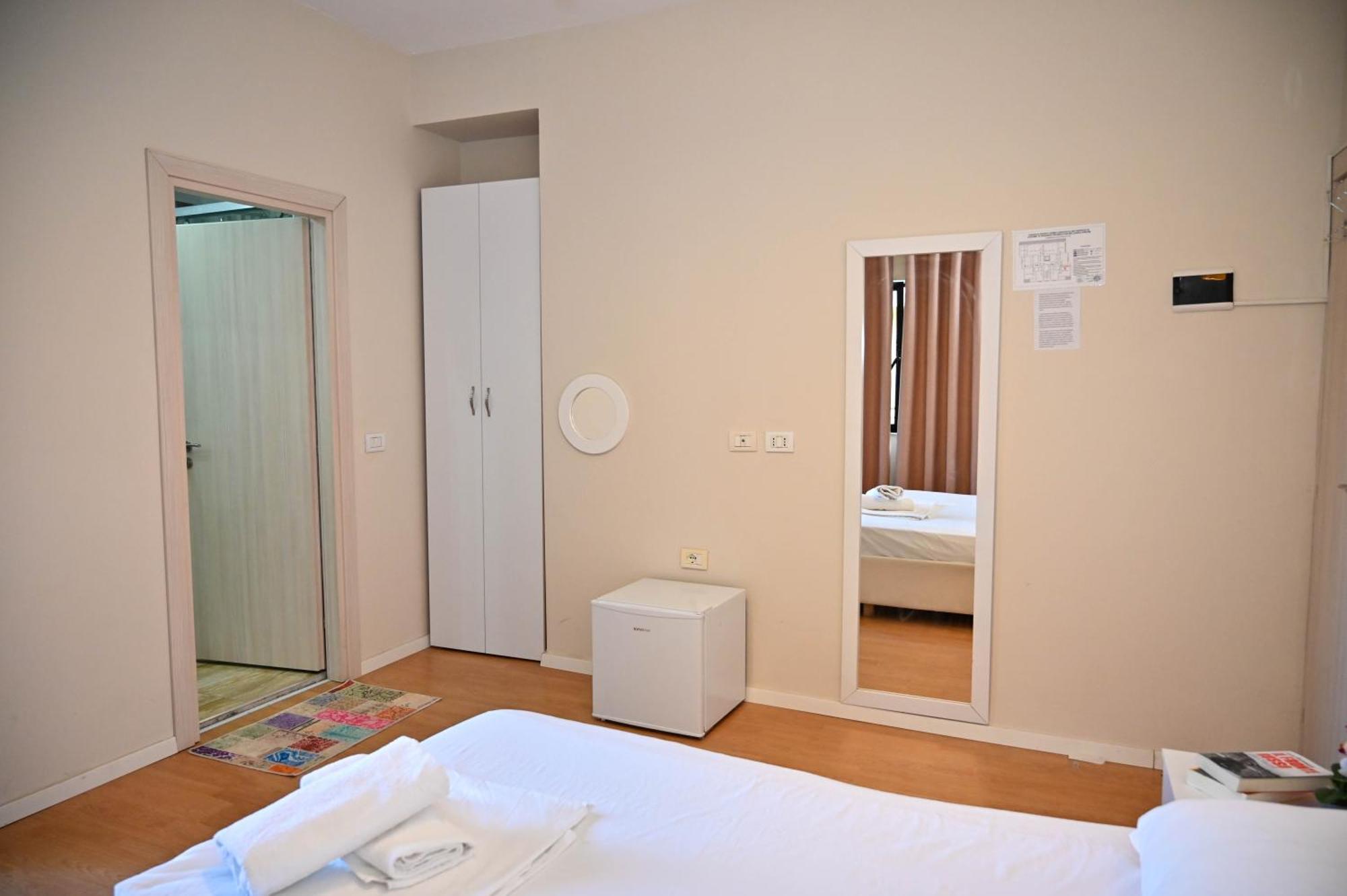 Hotel Globo Durres Exterior photo